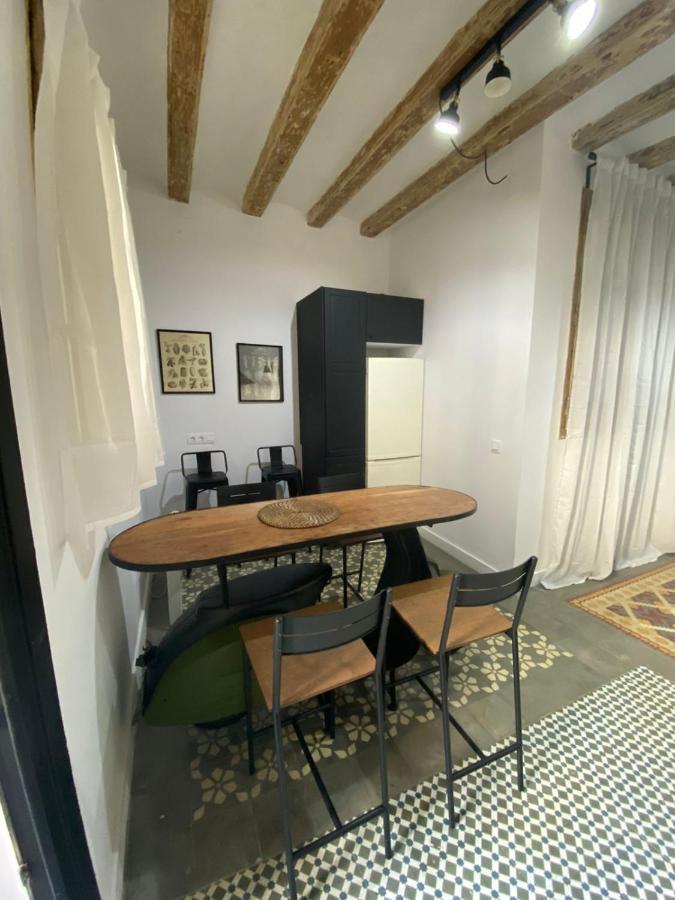 Spacious Modern Apartment In The Vibrant El Raval バルセロナ エクステリア 写真