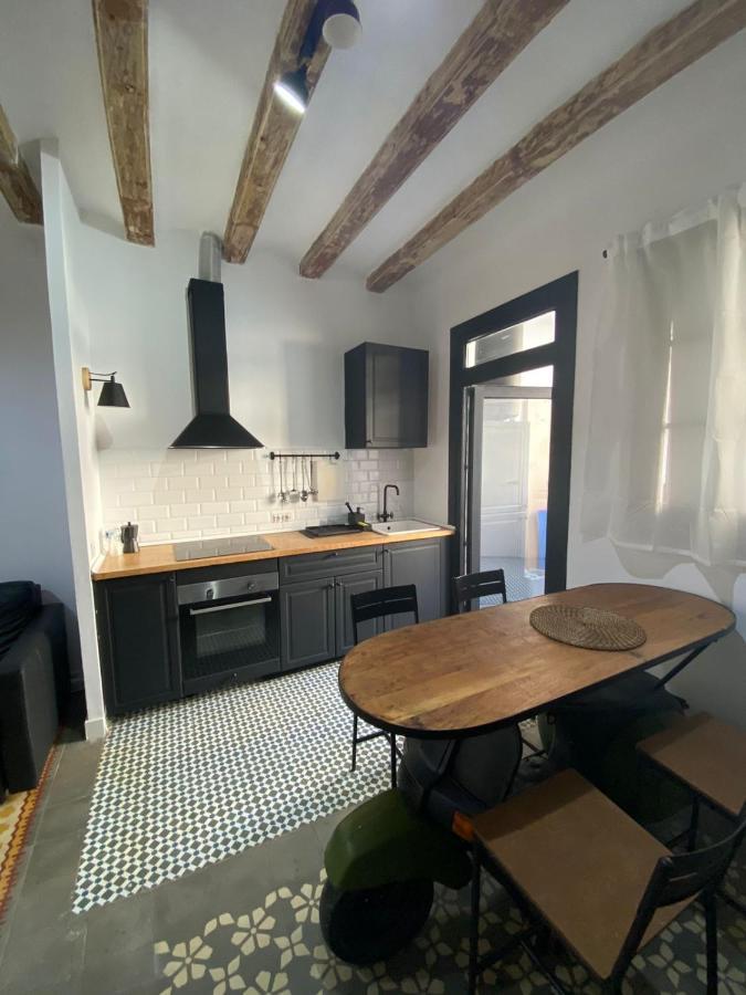 Spacious Modern Apartment In The Vibrant El Raval バルセロナ エクステリア 写真